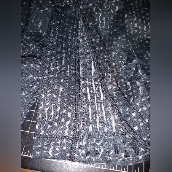 Lululemon True Self Crop II Samba Snake Battleship Black Leggings, Size 6 - Picture 5 of 13